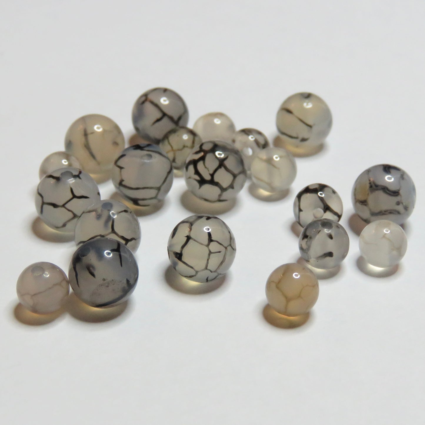 Kivihelmet | BlackDragonVeins Akaatti | 6mm | 10kpl