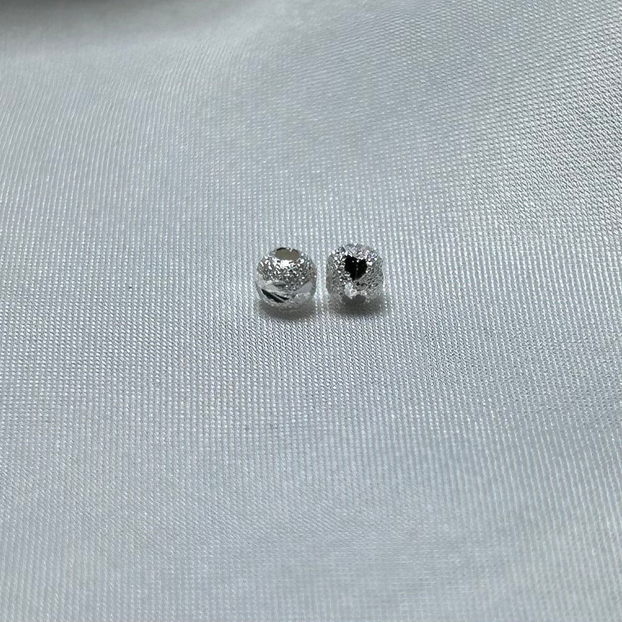 925 SS I Hopeahelmi 4mm I Glamour I 2kpl