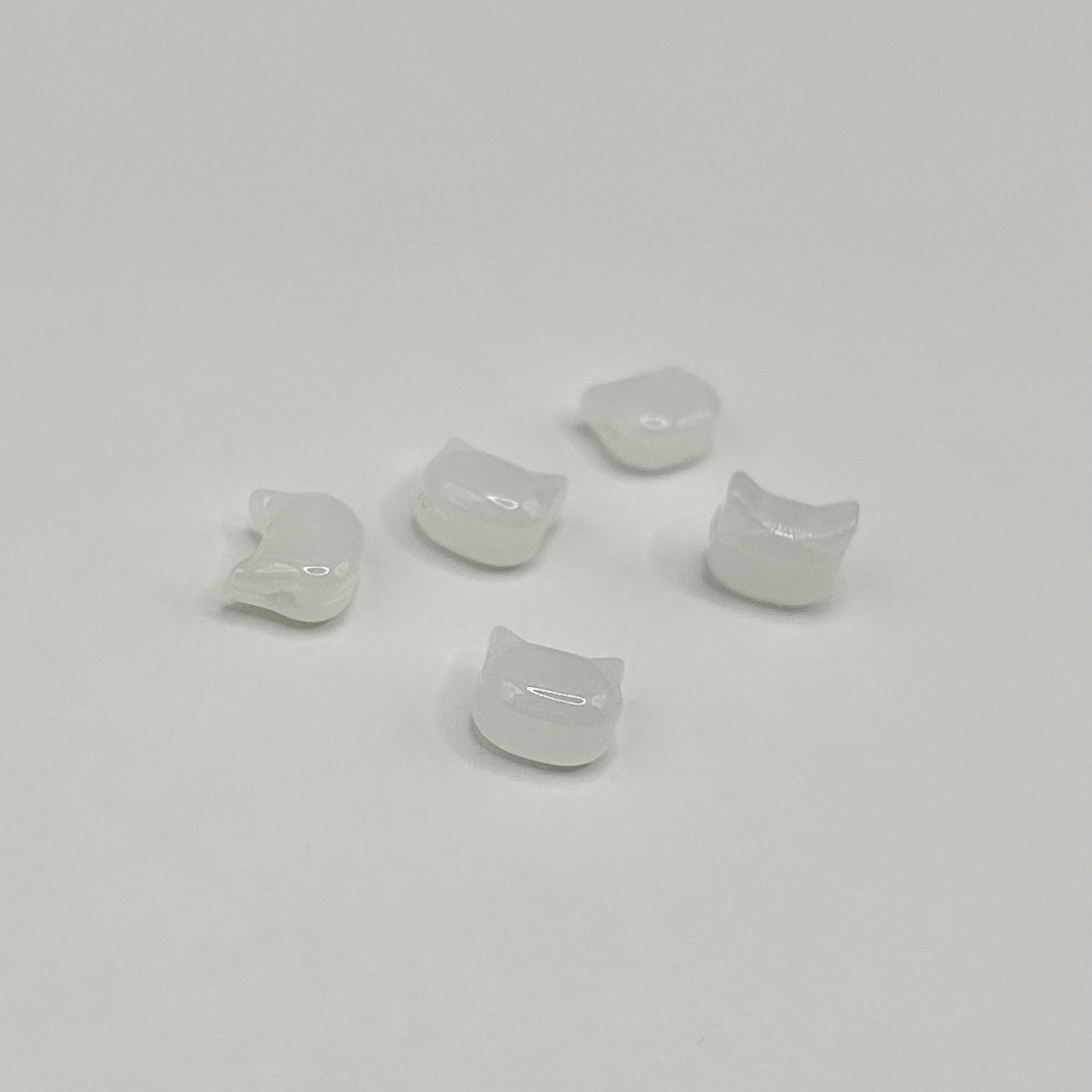 Glass Beads | Cat | White | 5pcs