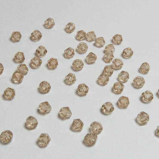 Kristallihelmi | Timantti | Kylmä Hiekka | 4mm | 50kpl